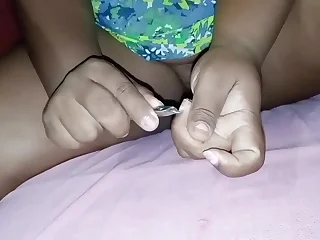 Milf Bbw da buceta peluda fazer as unhas de vestido sem calcinha